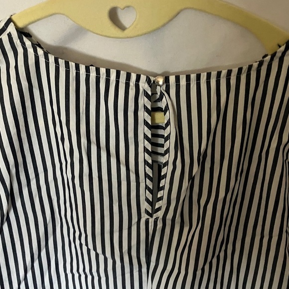 Banana Republic: Striped Black & White Top- M - Picture 9 of 14
